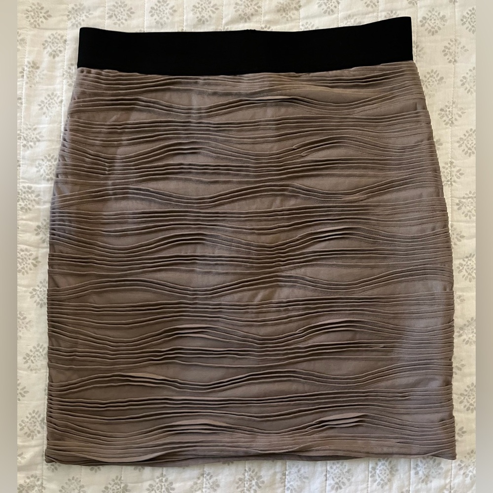 H&M taupe textured mini skirt - size Medium